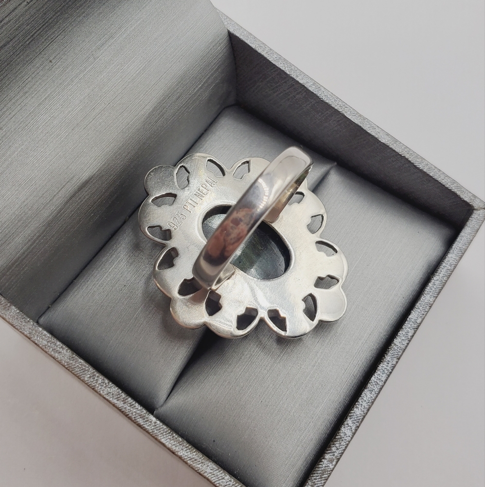 Labradorite Ring - Picture 4 of 9